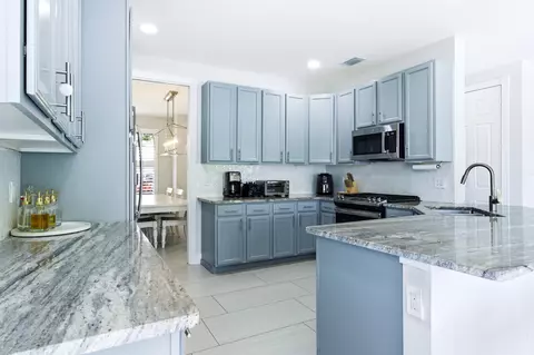Kitchen - 573 Cocoplum Dr E, Jupiter, FL 33458 photo 2 of 3
