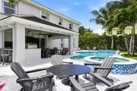 Exterior - 573 Cocoplum Dr E, Jupiter, FL 33458 photo 5 of 7