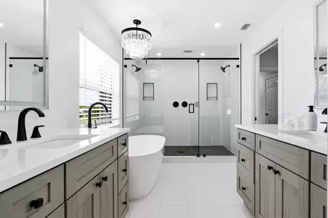 Bath - 573 Cocoplum Dr E, Jupiter, FL 33458 photo 1 of 4