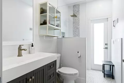 Bath - 573 Cocoplum Dr E, Jupiter, FL 33458 photo 3 of 4