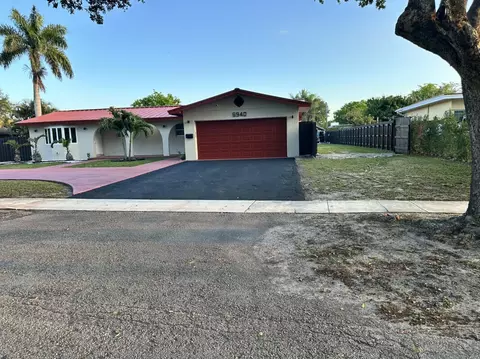 6940 Plantation Rd, Plantation, FL 33317