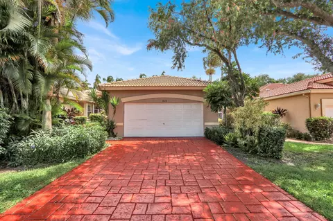 9531 Crescent View Dr N, Boynton Beach, FL 33437