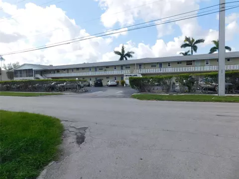 960 Crystal Lake Dr #201, Pompano Beach, FL 33064