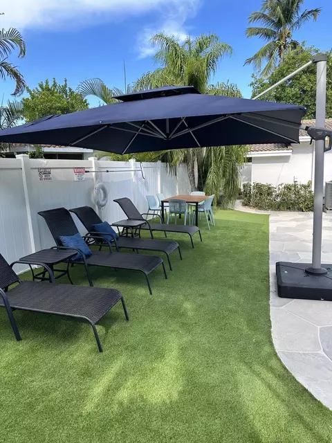 Exterior - 5111 NE 27th Ter NE, Lighthouse Point, FL 33064 photo 6 of 10
