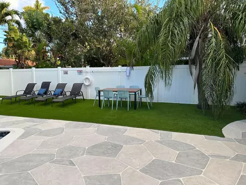 Exterior - 5111 NE 27th Ter NE, Lighthouse Point, FL 33064 photo 2 of 10