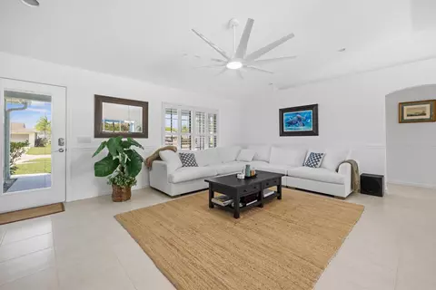 Living - 5064 SE Horseshoe Point Rd, Stuart, FL 34997 photo 2 of 4
