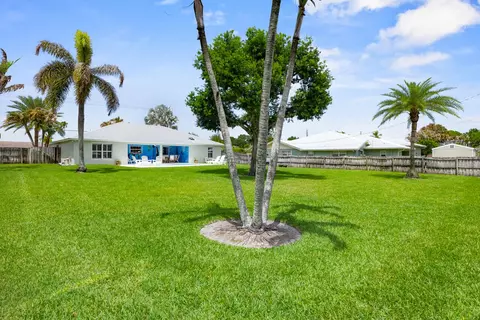 Exterior - 5064 SE Horseshoe Point Rd, Stuart, FL 34997 photo 10 of 12