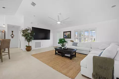 Living - 5064 SE Horseshoe Point Rd, Stuart, FL 34997 photo 3 of 4