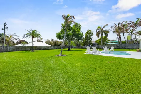 Exterior - 5064 SE Horseshoe Point Rd, Stuart, FL 34997 photo 8 of 12