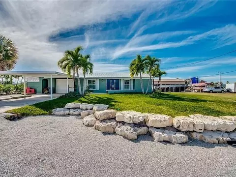 2891 Cussell Dr, Saint James City, FL 33956