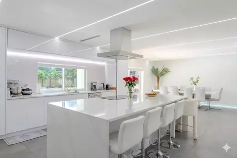 7520 NW 8th Ct, Plantation, FL 33317