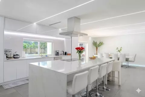 7520 NW 8th Ct, Plantation, FL 33317