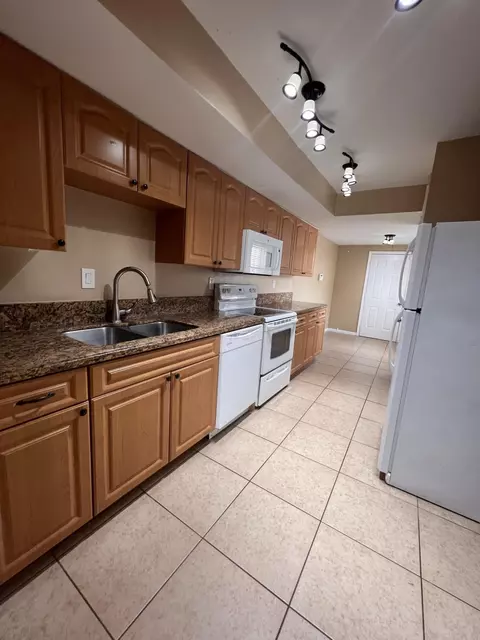 3177 Coral Springs Dr #0, Coral Springs, FL 33065