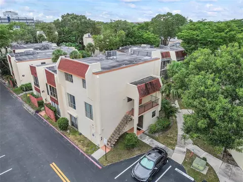 301 N Pine Island Rd #107, Plantation, FL 33324