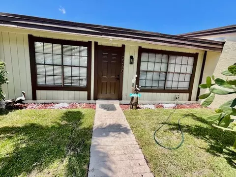 2260 Plum Ct, Pembroke Pines, FL 33026