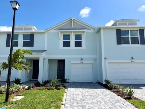 612 Salisbury Cir, Fort Pierce, FL 34982