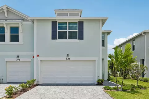 608 Salisbury Cir, Fort Pierce, FL 34982