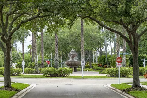154 Santa Barbara Way, Palm Beach Gardens, FL 33410