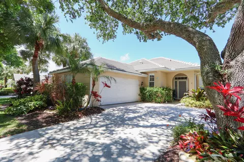 1071 Bedford Ave, Palm Beach Gardens, FL 33403