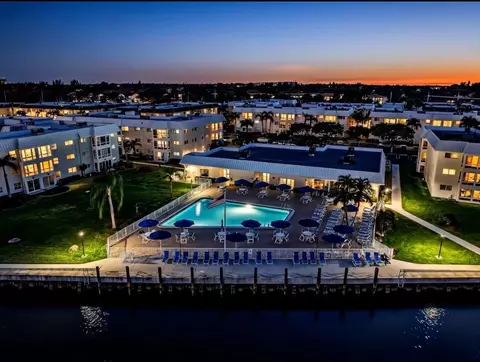 12 Colonial Club Dr #305, Boynton Beach, FL 33435