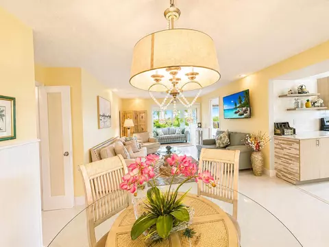 12 Colonial Club Dr #305, Boynton Beach, FL 33435