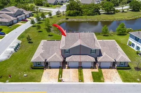 696 NE Waters Edge Ln, Port Saint Lucie, FL 34983