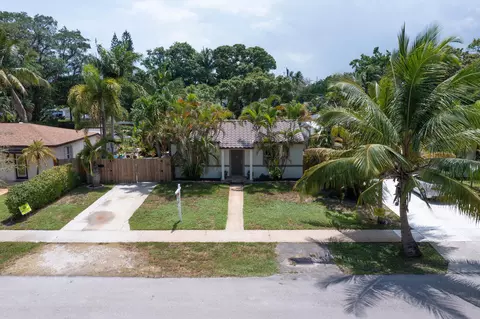 820 SW 18th Ct, Fort Lauderdale, FL 33315