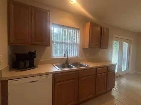 Kitchen - 9166 SE 63rd Dr, Okeechobee, FL 34974 photo 2 of 2