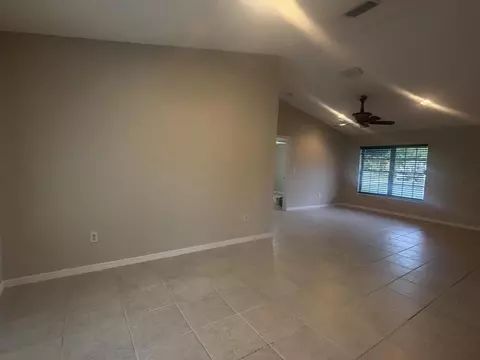 Living - 9166 SE 63rd Dr, Okeechobee, FL 34974 photo 4 of 5