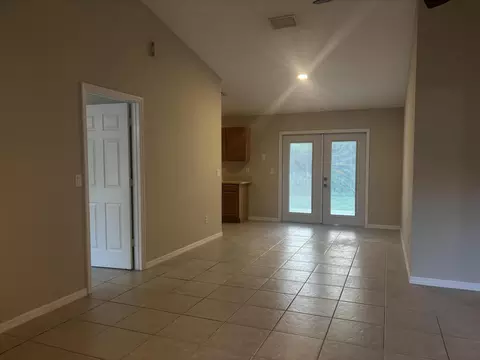 Living - 9166 SE 63rd Dr, Okeechobee, FL 34974 photo 2 of 5