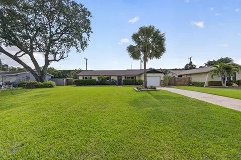 9820 Jonquil Cir N, Palm Beach Gardens, FL 33410