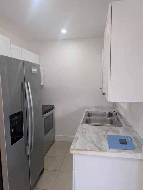 2209 NW 6th St #1, Fort Lauderdale, FL 33311