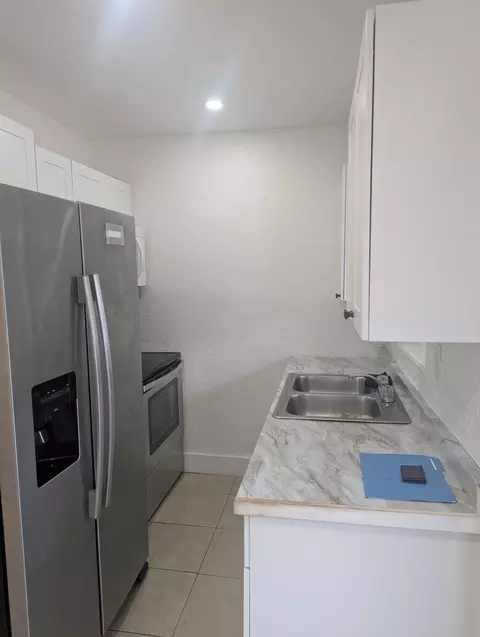 2209 NW 6th St #1, Fort Lauderdale, FL 33311