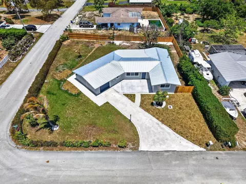 9361 SE Duncan St, Hobe Sound, FL 33455