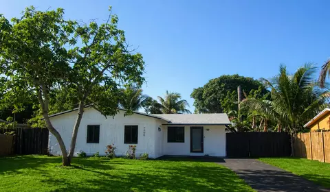 7708 SW 9th St, North Lauderdale, FL 33068