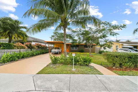 943 Charles St, West Palm Beach, FL 33401