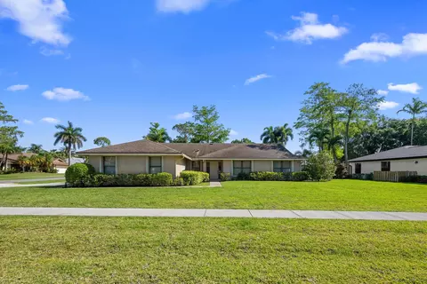 657 Juniper Pl, Wellington, FL 33414