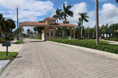 600 Layne Blvd #119, Hallandale Beach, FL 33009
