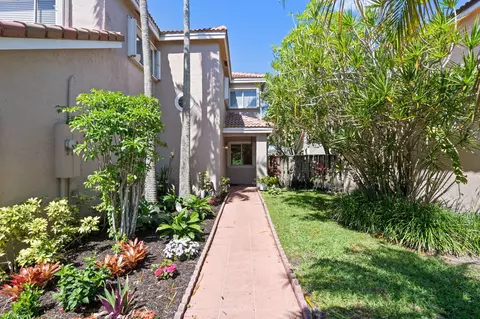 201 NW 101st Ave, Plantation, FL 33324