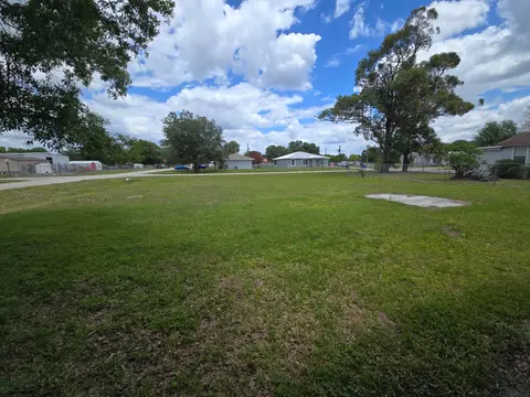 Exterior - 408 NW 10th Ave, Okeechobee, FL 34974 photo 13 of 14