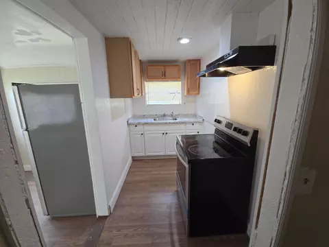 Kitchen - 408 NW 10th Ave, Okeechobee, FL 34974 photo 1 of 2