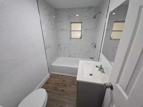 Bath - 408 NW 10th Ave, Okeechobee, FL 34974 photo 1 of 1