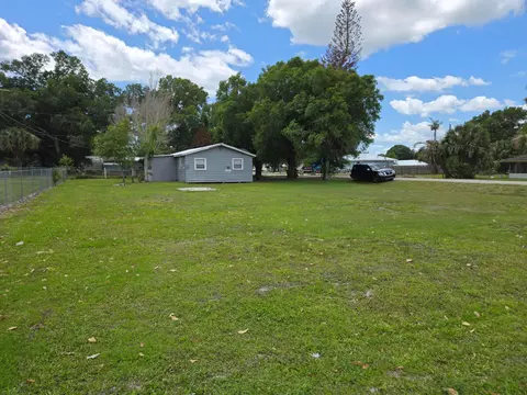Exterior - 408 NW 10th Ave, Okeechobee, FL 34974 photo 12 of 14