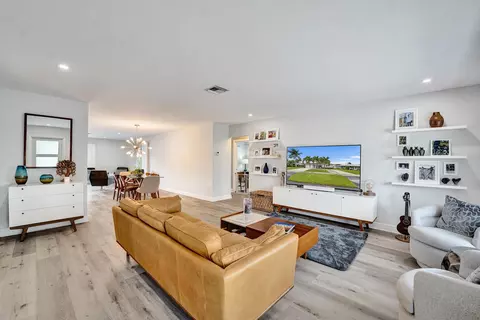 Living - 381 SE 3rd St, Pompano Beach, FL 33060 photo 2 of 5
