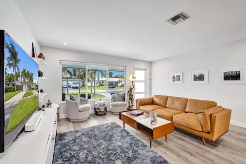 Living - 381 SE 3rd St, Pompano Beach, FL 33060 photo 1 of 5