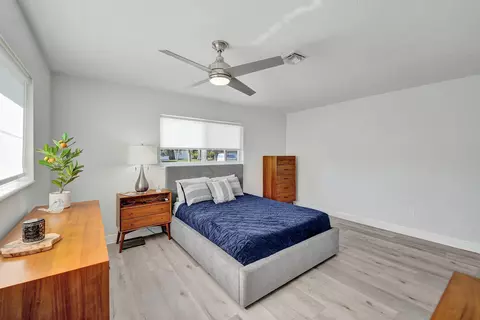 Bedroom - 381 SE 3rd St, Pompano Beach, FL 33060 photo 2 of 2