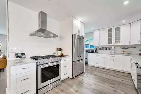 Kitchen - 381 SE 3rd St, Pompano Beach, FL 33060 photo 5 of 6