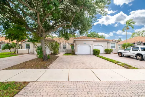 2590 E Aragon Blvd #2, Sunrise, FL 33313
