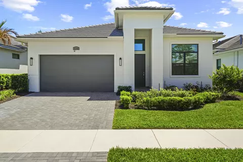 2752 SE Ashfield Dr, Port Saint Lucie, FL 34984