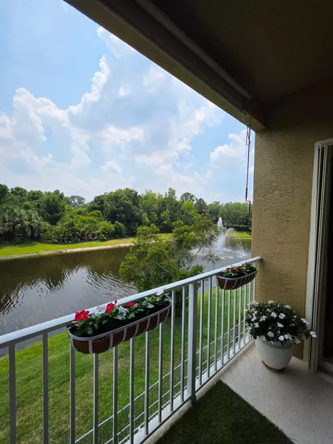 1560 SE Hampshire Way #204, Stuart, FL 34994